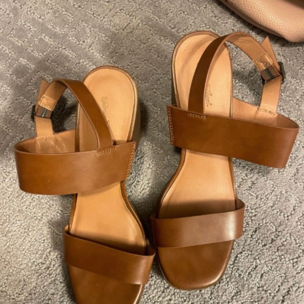 Universal Threads Brown Heels